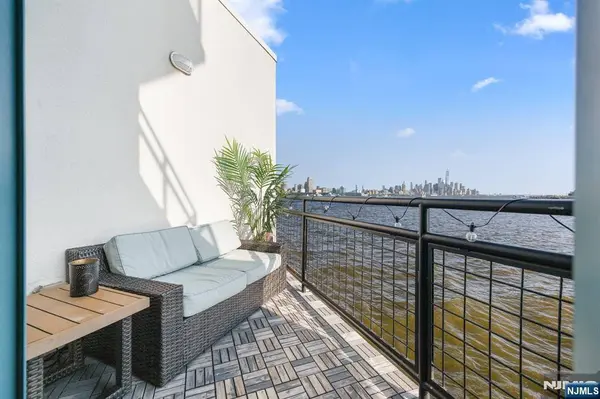 600 Harbor BLVD #771, Weehawken, NJ 07086