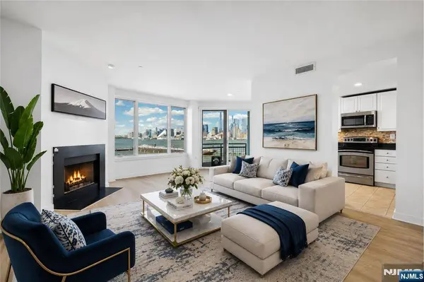 600 Harbor BLVD #955, Weehawken, NJ 07086