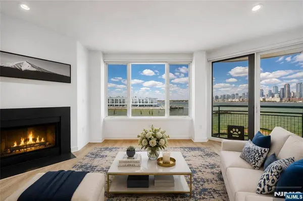 600 Harbor BLVD #955, Weehawken, NJ 07086