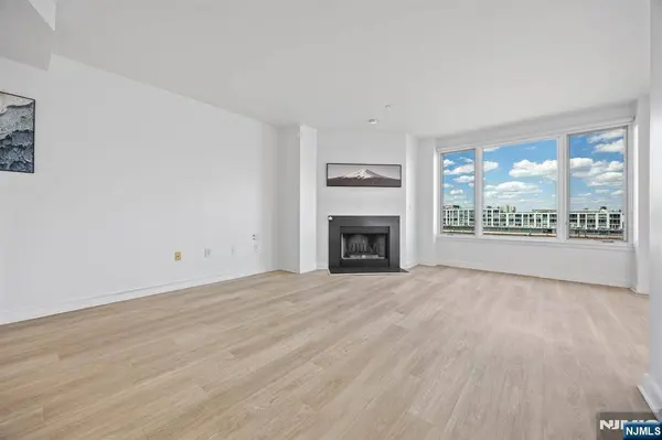 600 Harbor BLVD #955, Weehawken, NJ 07086