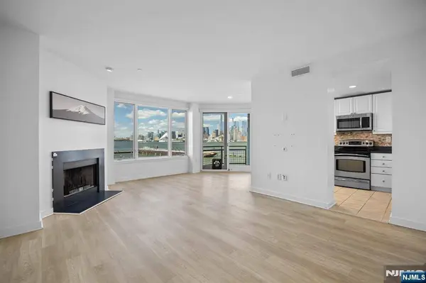 600 Harbor BLVD #955, Weehawken, NJ 07086