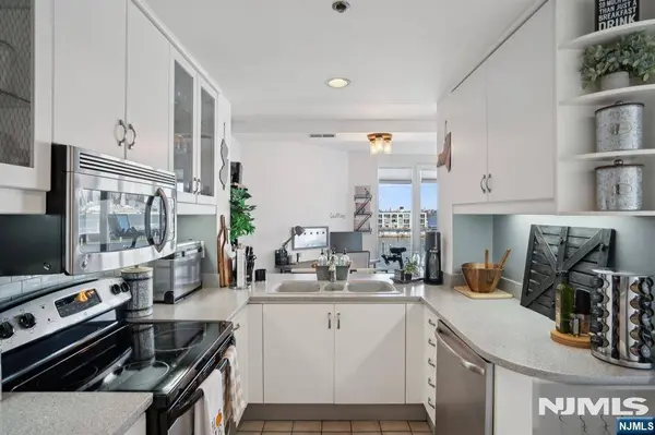 600 Harbor BLVD #949, Weehawken, NJ 07086
