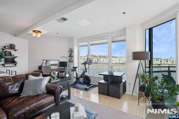 600 Harbor BLVD #949, Weehawken, NJ 07086