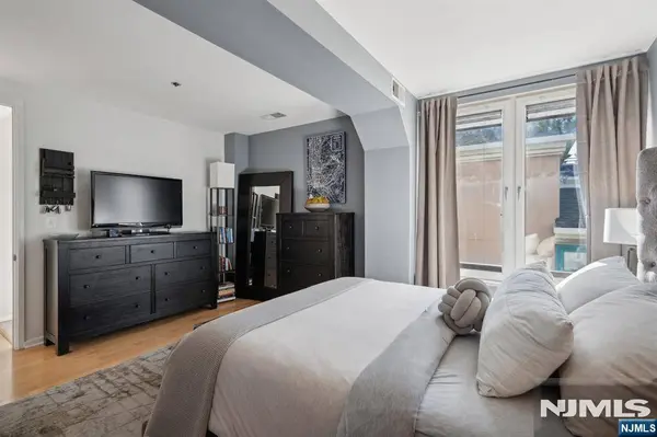 600 Harbor BLVD #949, Weehawken, NJ 07086