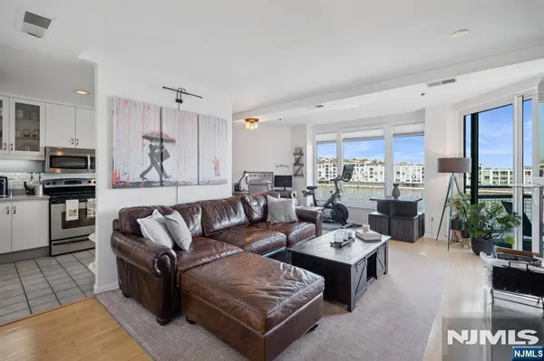 600 Harbor BLVD #949, Weehawken, NJ 07086