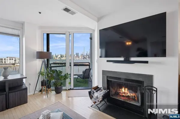 600 Harbor BLVD #949, Weehawken, NJ 07086