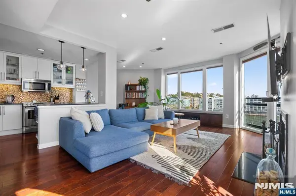600 Harbor BLVD #1121, Weehawken, NJ 07086