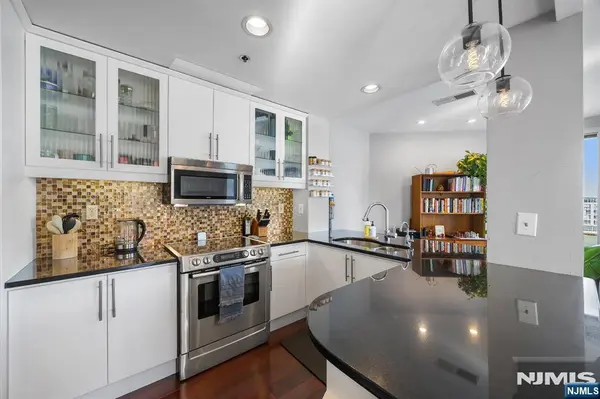 600 Harbor BLVD #1121, Weehawken, NJ 07086