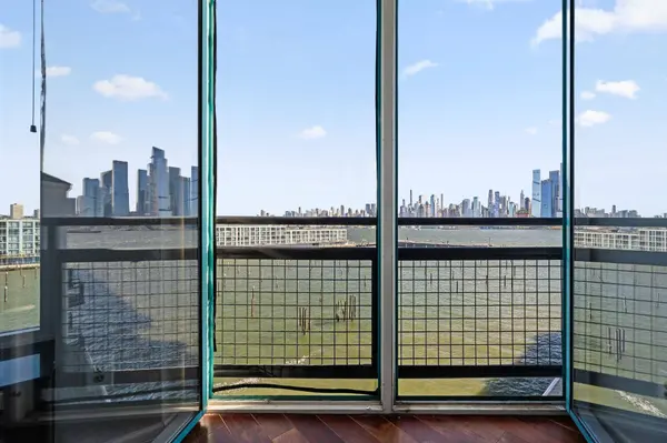 600 HARBOR BLVD #1121, Weehawken, NJ 07086