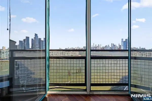 600 Harbor BLVD #1121, Weehawken, NJ 07086