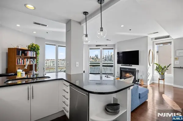 600 Harbor BLVD #1121, Weehawken, NJ 07086