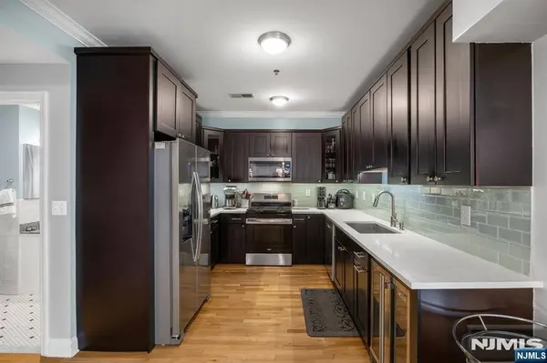 53 14th ST #2B, Hoboken, NJ 07030