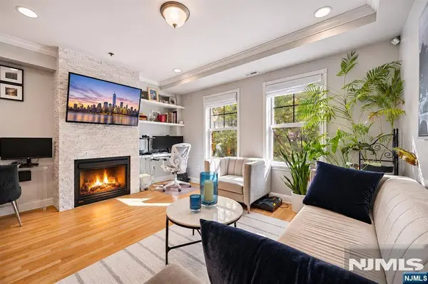 53 14th ST #2B, Hoboken, NJ 07030