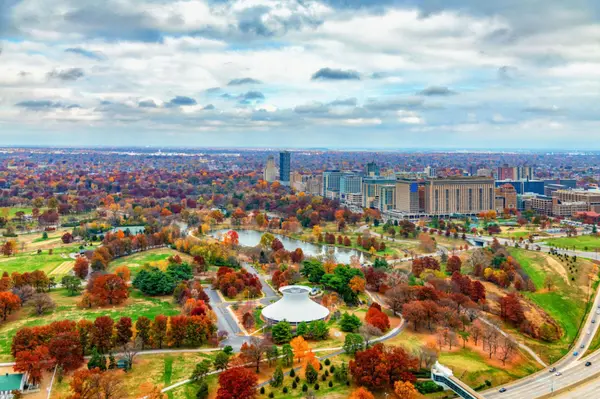 Should You Sell Your St. Louis Home Before Winter? 2026 Pros and Cons