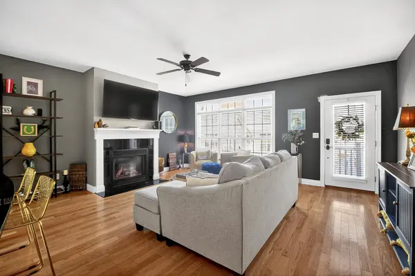 417 S Geyer Rd, St Louis, MO 63122-4163