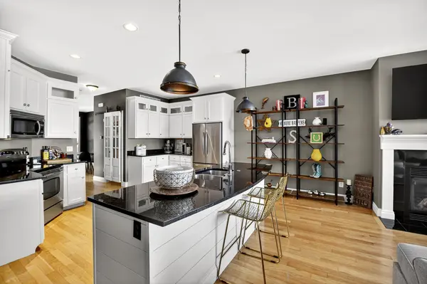 417 S Geyer Rd, St Louis, MO 63122-4163