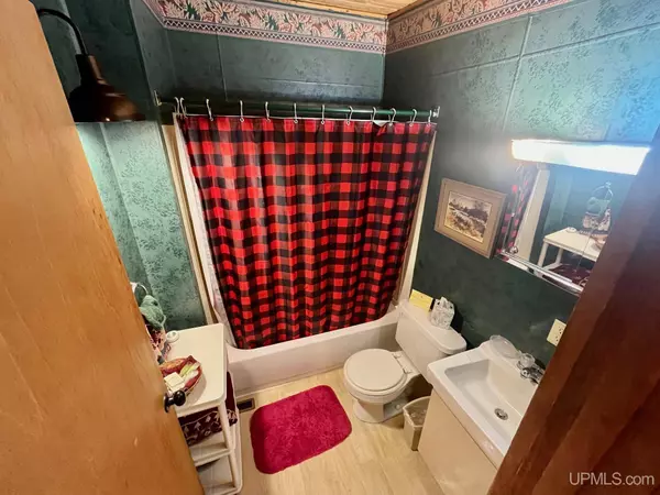 E6280 Snowdrift Street, Ironwood, MI 49938