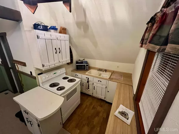 E6280 Snowdrift Street, Bessemer, MI 49938