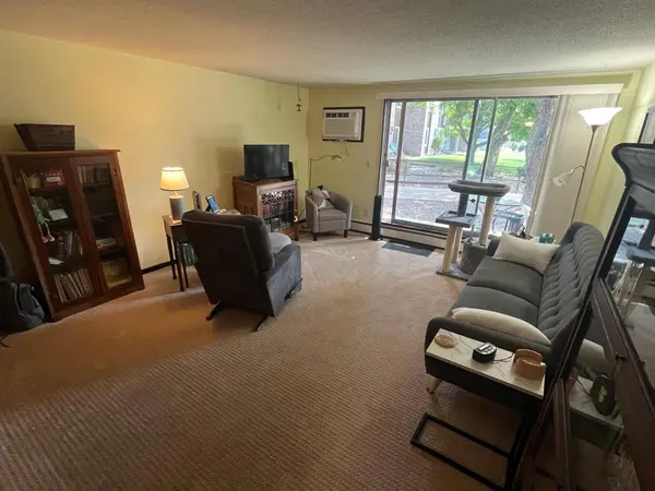 4207 Lakeside AVE N #122, Minneapolis, MN 55429
