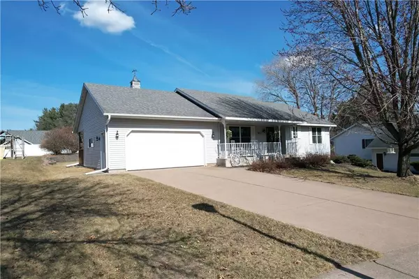 1611 Old English RD, Altoona, WI 54720