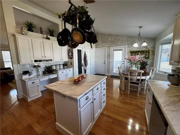 1611 Old English RD, Altoona, WI 54720