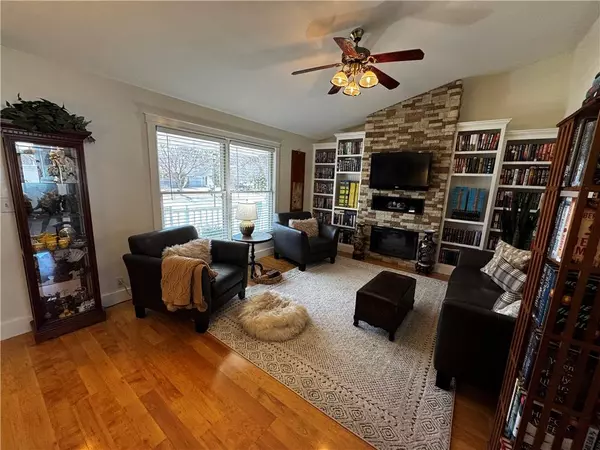 1611 Old English RD, Altoona, WI 54720