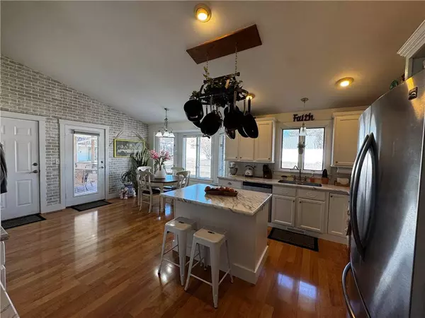 1611 Old English RD, Altoona, WI 54720