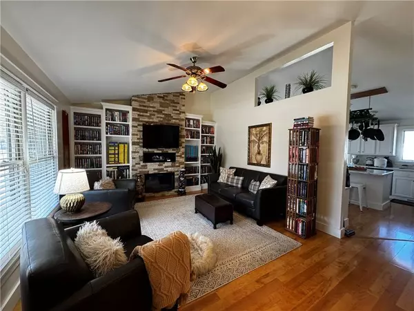 1611 Old English RD, Altoona, WI 54720