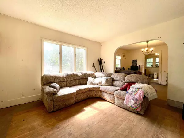 306 E Race AVE, Elmwood, WI 54740