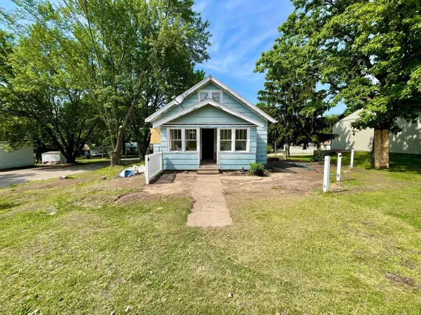 306 E Race AVE, Elmwood, WI 54740