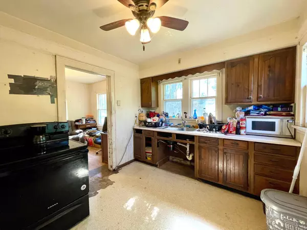 306 E Race AVE, Elmwood, WI 54740