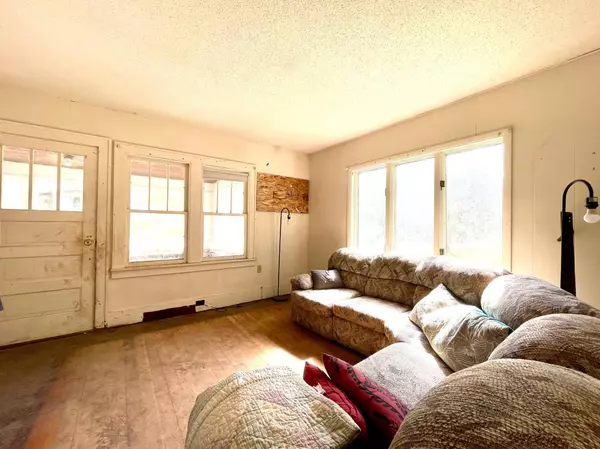 306 E Race AVE, Elmwood, WI 54740