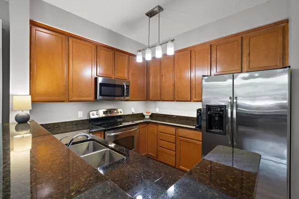 17283 72nd AVE N #1906, Maple Grove, MN 55311