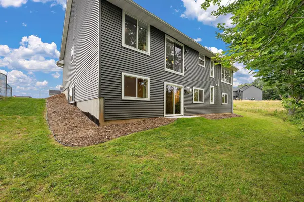271 Eagle Ridge DR, Roberts, WI 54023