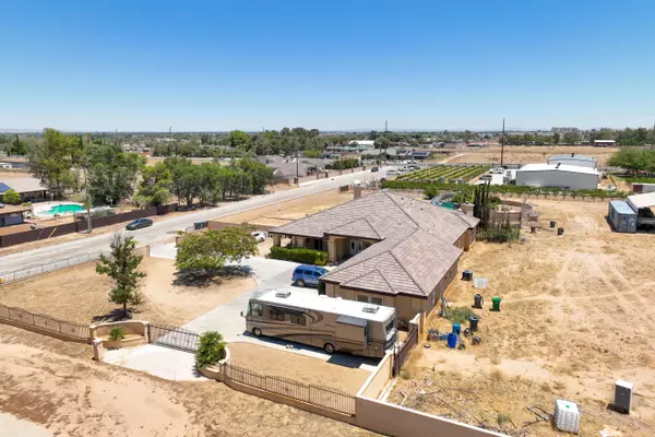 42094 21st St W, Lancaster, CA 93536-3306