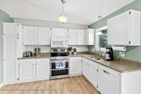 2423 Artisan Drive, Lansing, MI 48910, Lansing, MI 48910