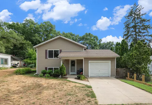 80 Vanderveen, Holland, MI 49424