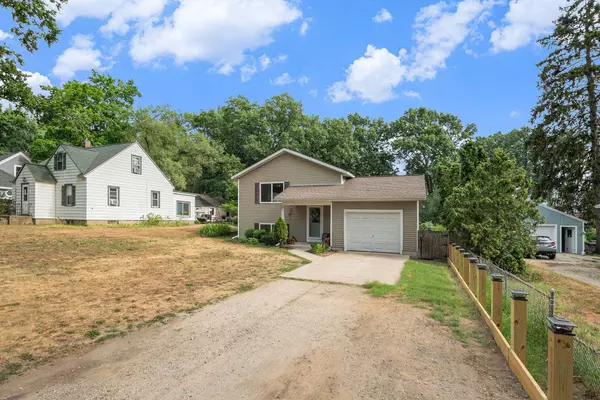 80 Vanderveen, Holland, MI 49424