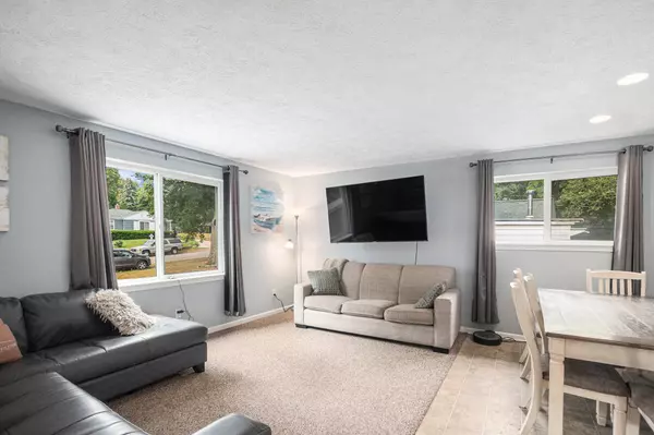 80 Vanderveen, Holland, MI 49424