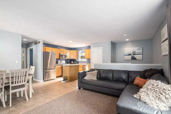 80 Vanderveen, Holland, MI 49424