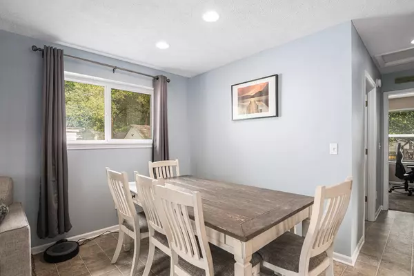 80 Vanderveen, Holland, MI 49424