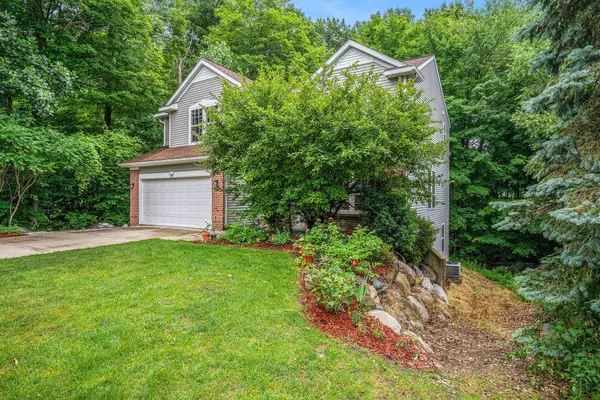 3574 Long Grove SE Drive, Kentwood, MI 49512