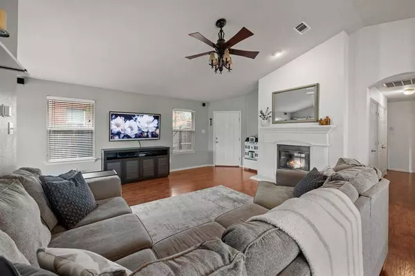 11800 Cottontail Drive, Fort Worth, TX 76244