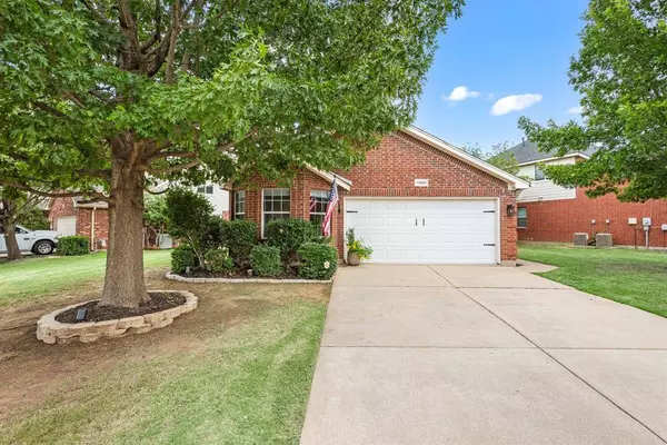 11800 Cottontail Drive, Fort Worth, TX 76244