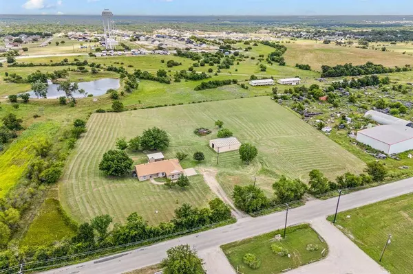 7655 Veal Station Road, Azle, TX 76020