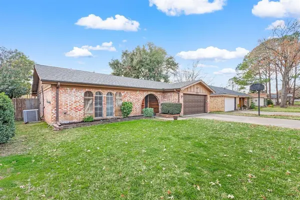 1632 Winchester Way, Bedford, TX 76022