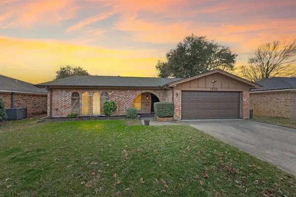 1632 Winchester Way, Bedford, TX 76022
