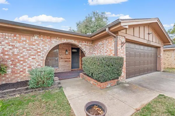 1632 Winchester Way, Bedford, TX 76022