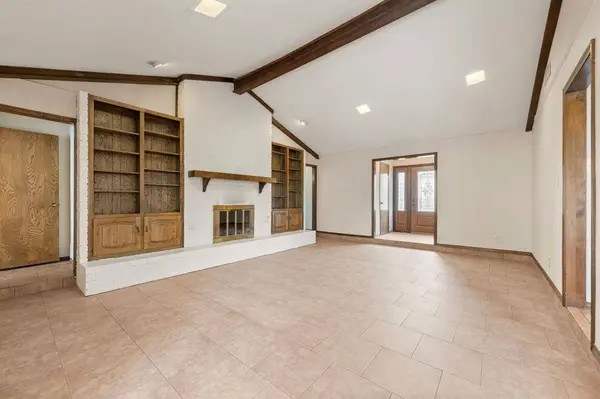 137 E Louella Drive, Hurst, TX 76054