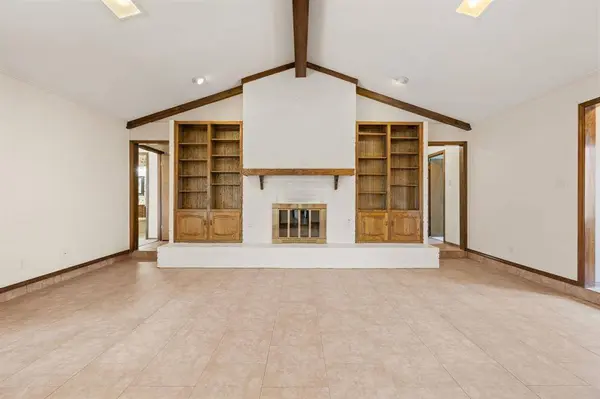 137 E Louella Drive, Hurst, TX 76054